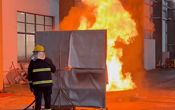 3 % FFFP skumkoncentrat oljepanna Brandtest: Brand släckt på 1 min 15 sek